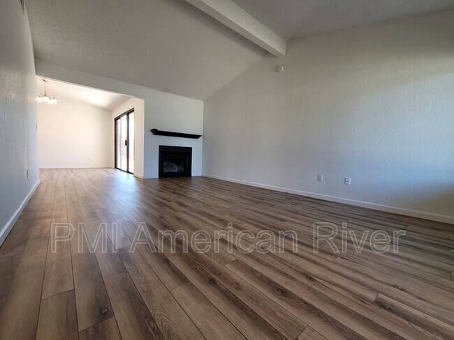 Foto del edificio - 7663 Lakewood Park Dr