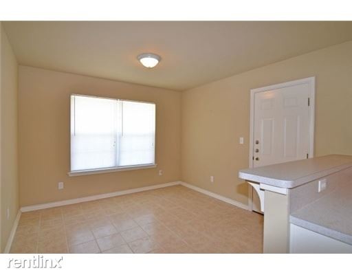 Building Photo - 1500 Rock Hollow Loop