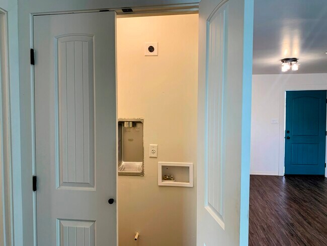 Conexión para lavadora y secadora - 123 W Jacobs St