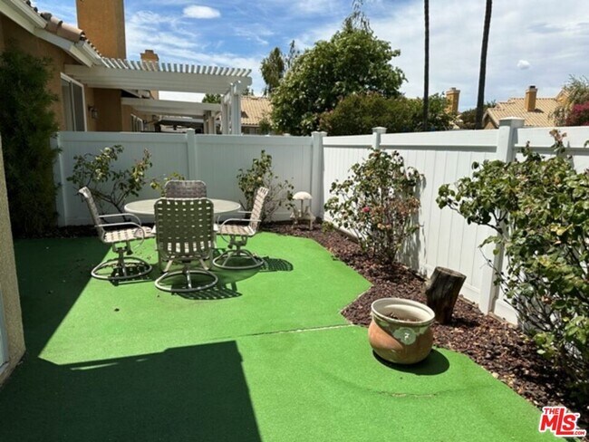 Foto del edificio - 5515 Trevino Way