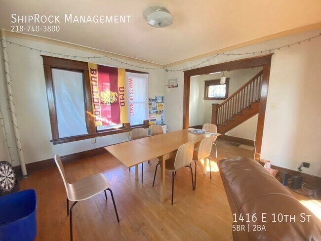 Foto del edificio - 1416 E 10th St