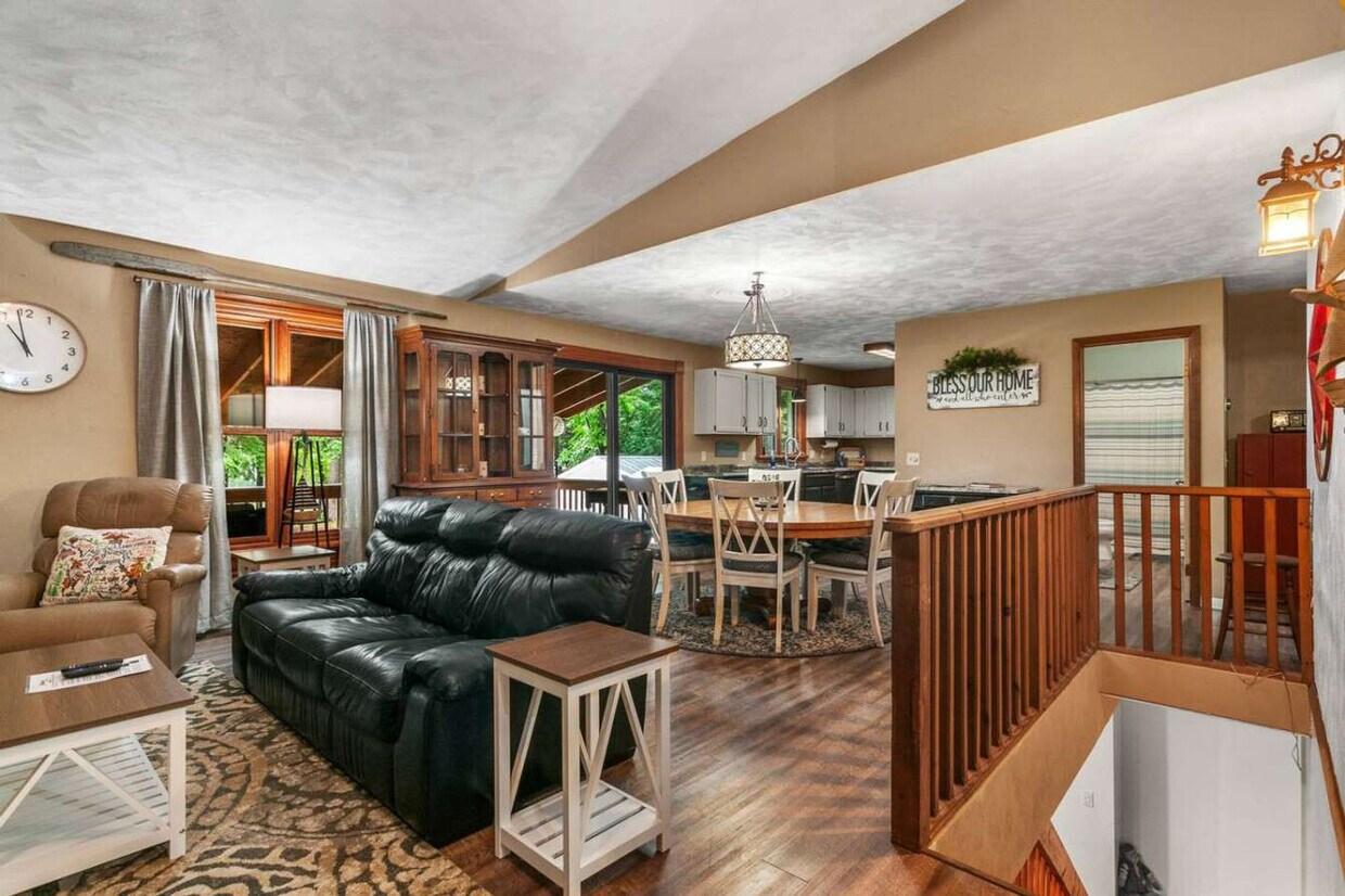 Foto principal - 2210 E Dixon Lake Rd