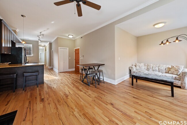 Foto del edificio - 3246 S Prairie Ave