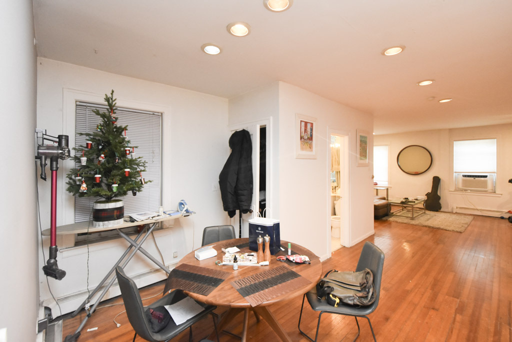 Primary Photo - 322 W Evergreen Ave