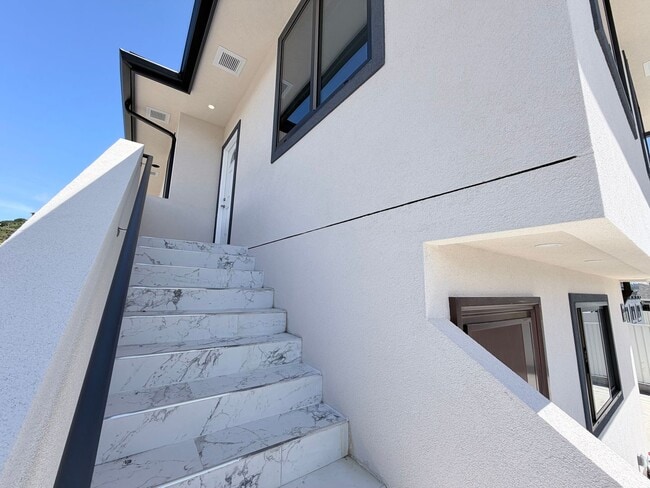Building Photo - 1335 9th Ave