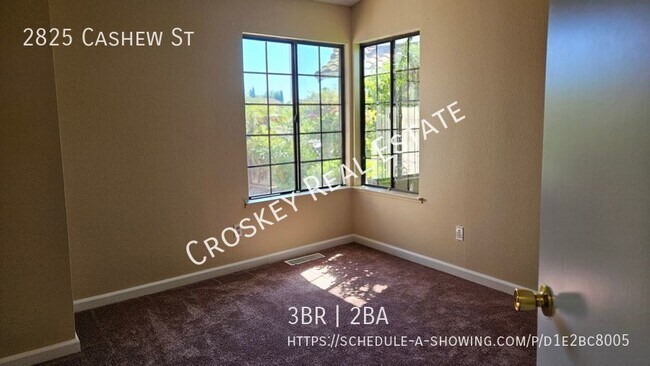 Foto del edificio - Move in ready! Updated home, spacious floo...
