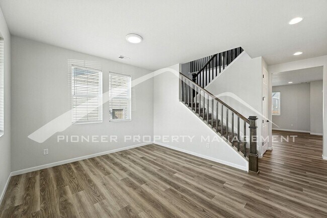Foto del edificio - Spacious Home with 2-Car Garage and Centra...