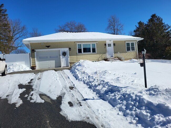 Foto del edificio - 347 Lake St