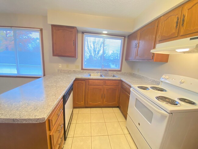 Building Photo - 3741 Joan Dr