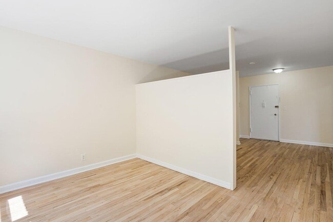 Building Photo - 437 Pelham Rd