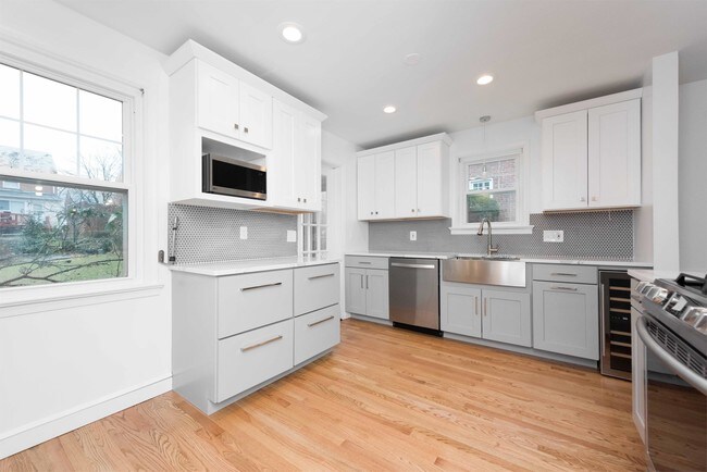 Foto del edificio - 5837 Nebraska Ave NW