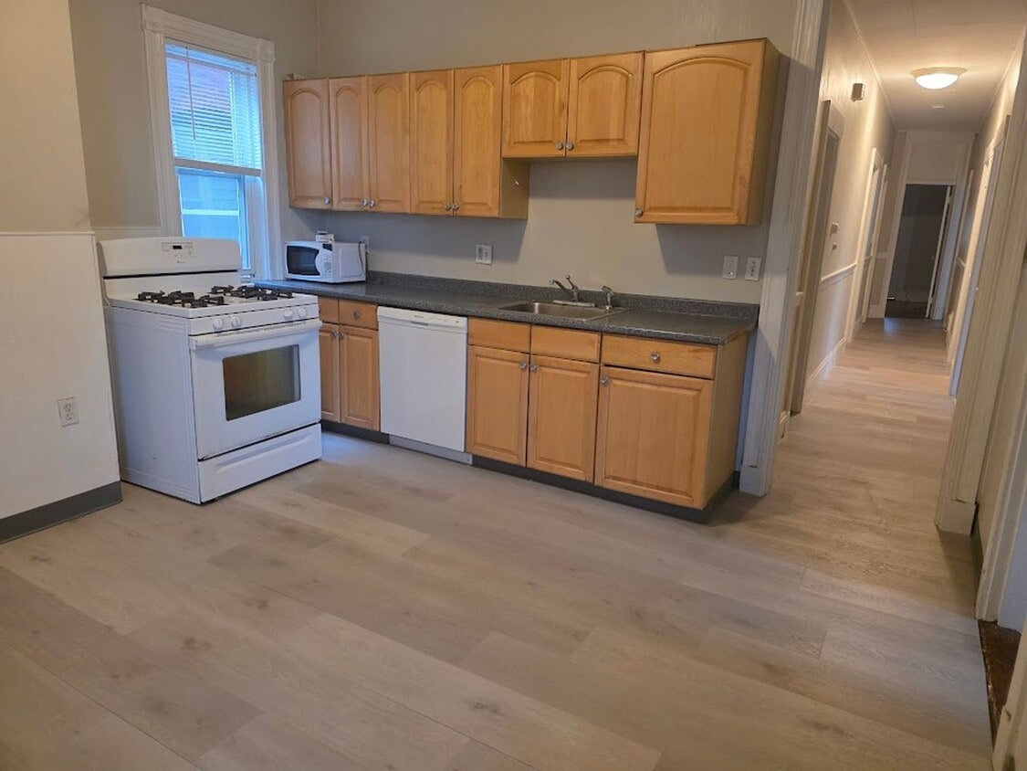 4-bed Oak Square Brighton - 4-bed Oak Square Brighton