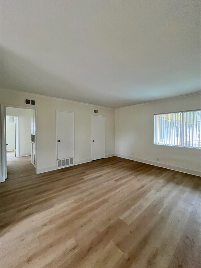 Foto del edificio - Chateau Whitsett Apartments