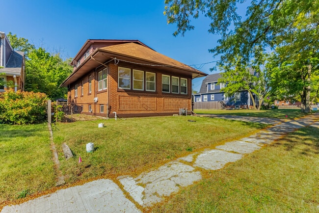 Foto del edificio - 32 S Monterey Ave