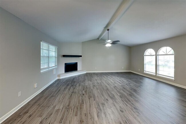 Building Photo - 9803 Charter Ridge Dr