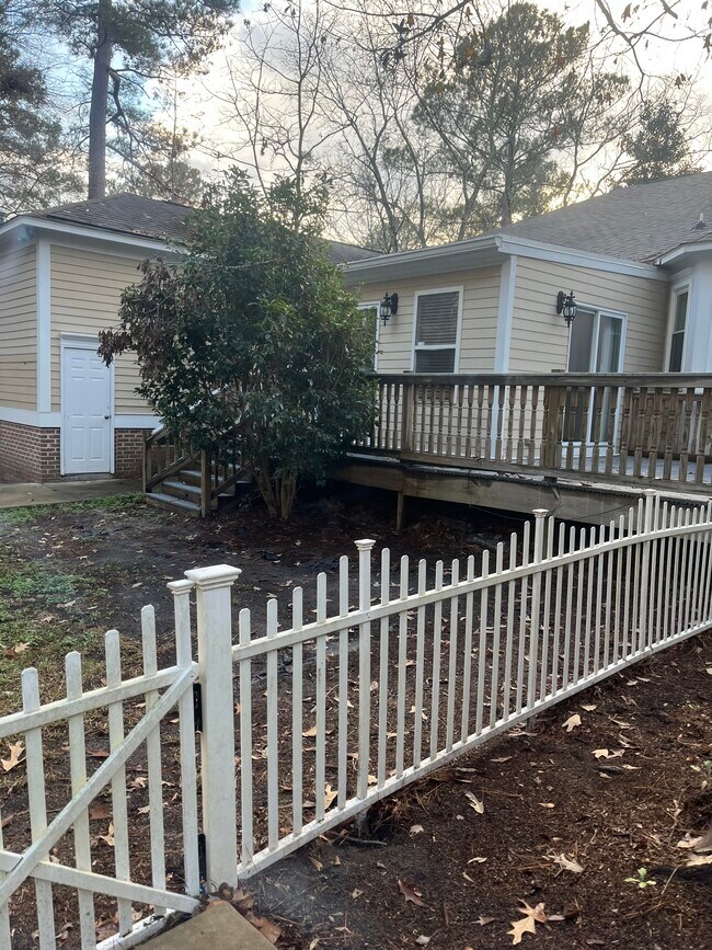 Building Photo - 224 Muirfield Ct E