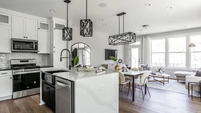 Foto del edificio - Stunning New Construction, 3BD Modern Town...