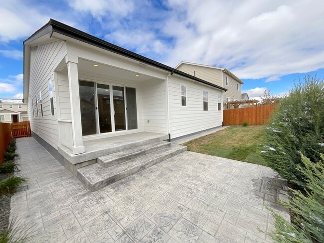 Building Photo - 3 Bedroom Home Available Near N Powers Blvd & Dublin Blvd!