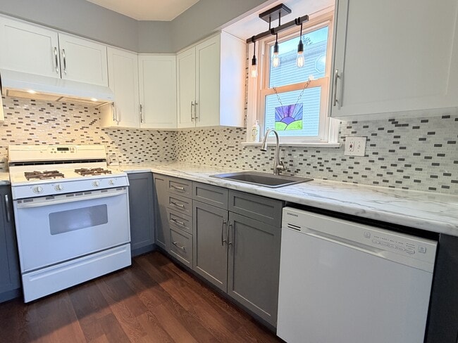 Building Photo - 731 Pineview Ave