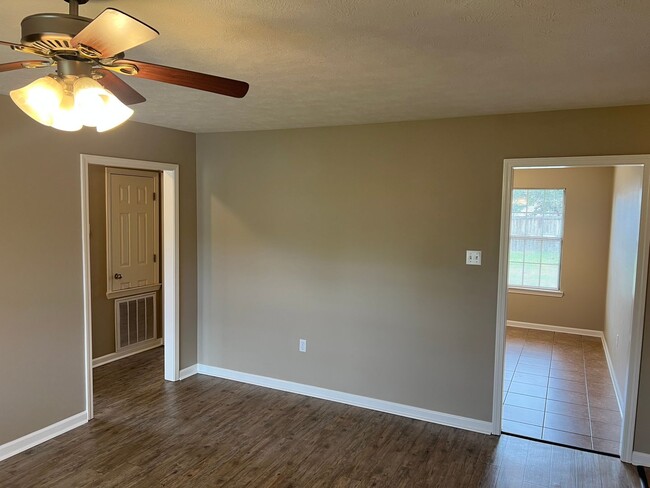 Foto del edificio - 3 Bed 2 Bath Home