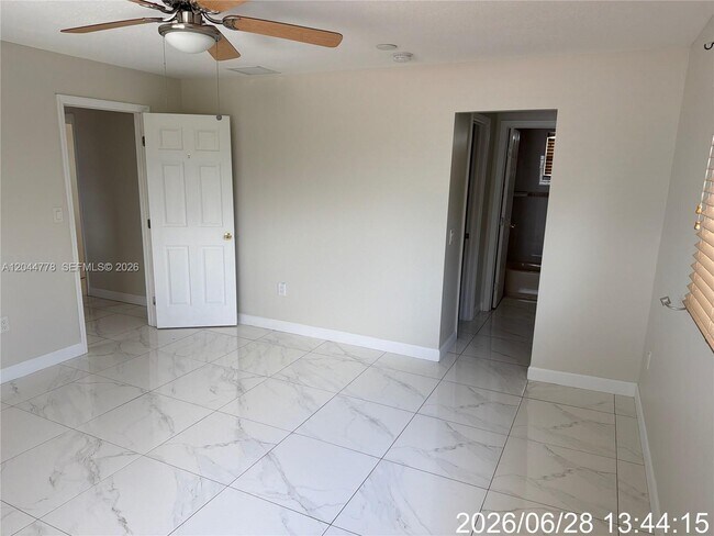 Building Photo - 101 E 51st Pl