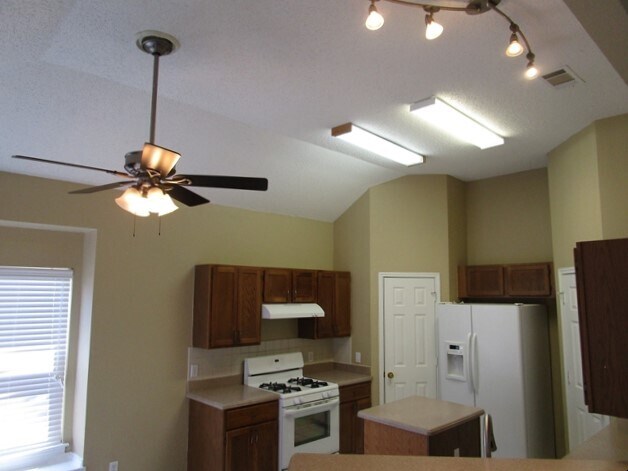 Foto del edificio - 7107 Grey Dawn Ln