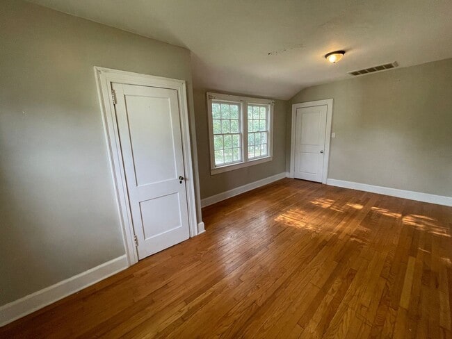 Foto del edificio - SH054 -703 N Lafayette Street