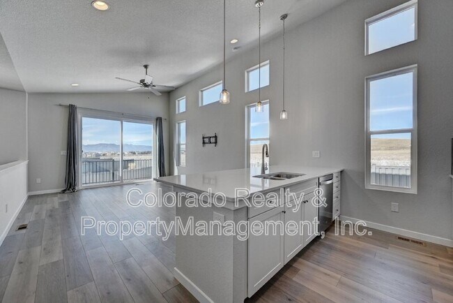 Building Photo - 6872 Lily Mountain Ln