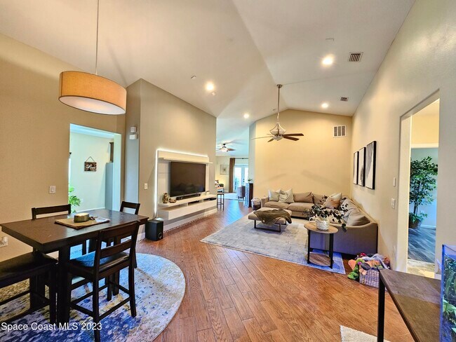 Foto del edificio - 1255 Sangria Cir