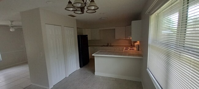 Building Photo - 541 W Fern Dr