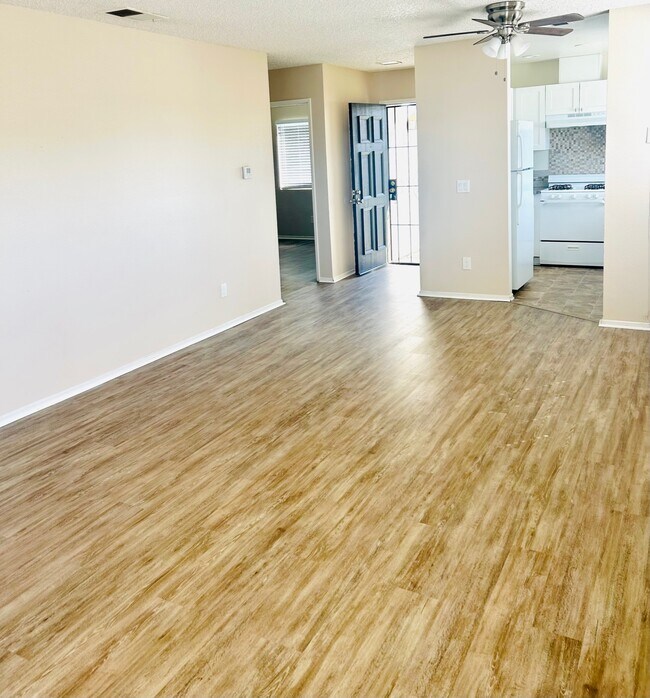 Building Photo - 29268 Murrieta Rd