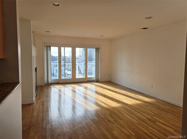 Foto del edificio - 269 E Broadway