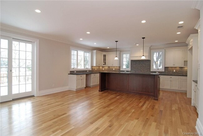 Building Photo - 9 Oak Way