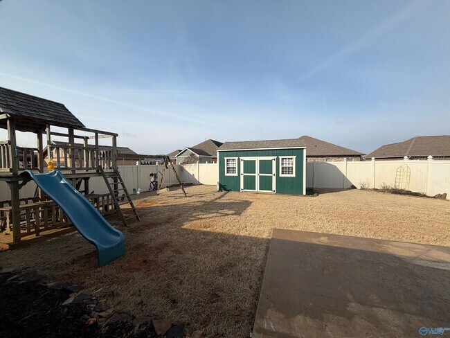 Building Photo - 8 Easy St