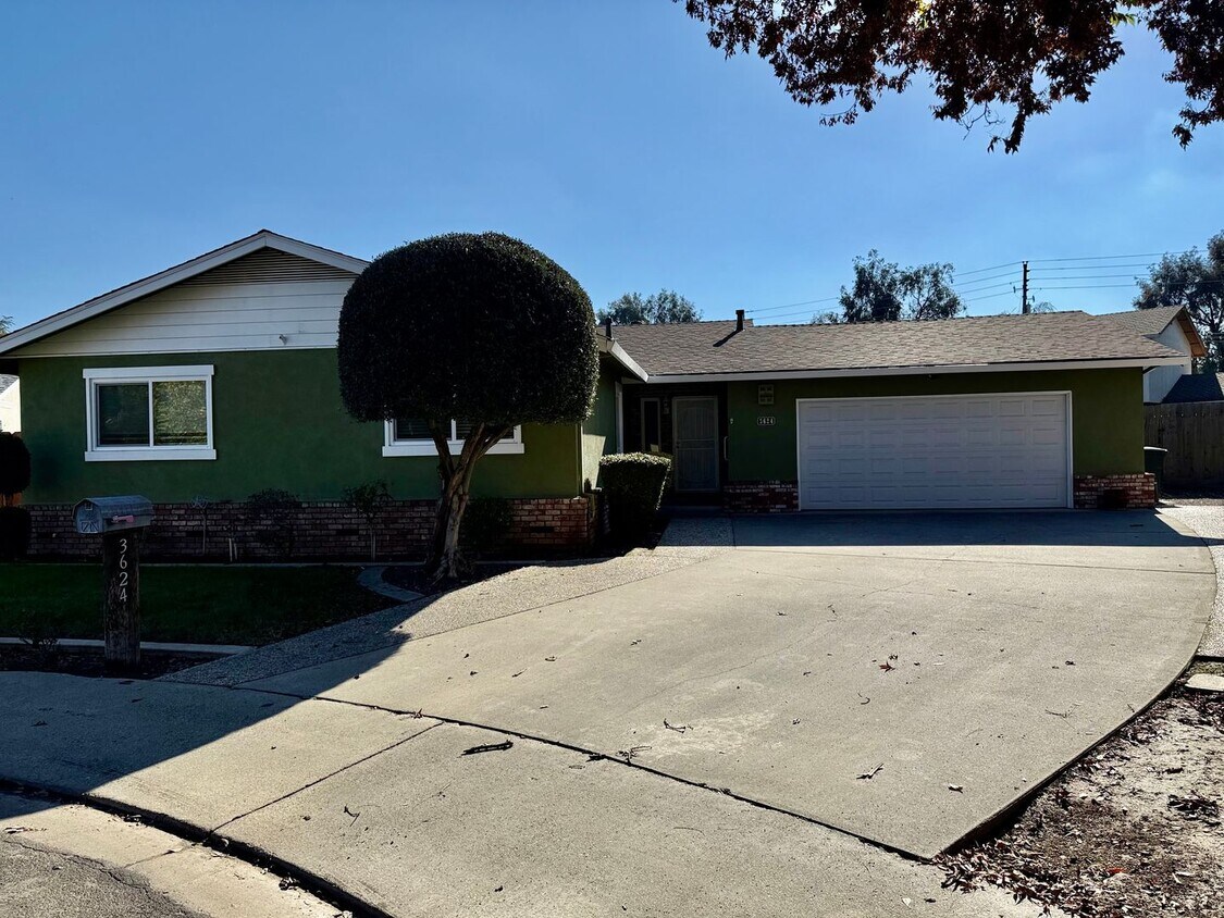 Foto principal - Single story home in established neighborhood!