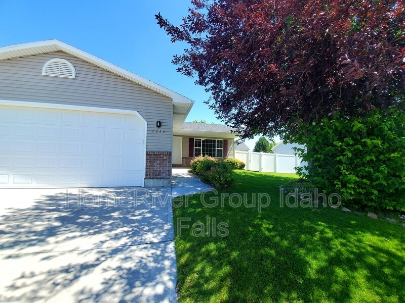 Primary Photo - 2960 Simon St