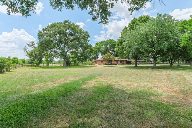 Foto del edificio - 18211 Mueschke Rd