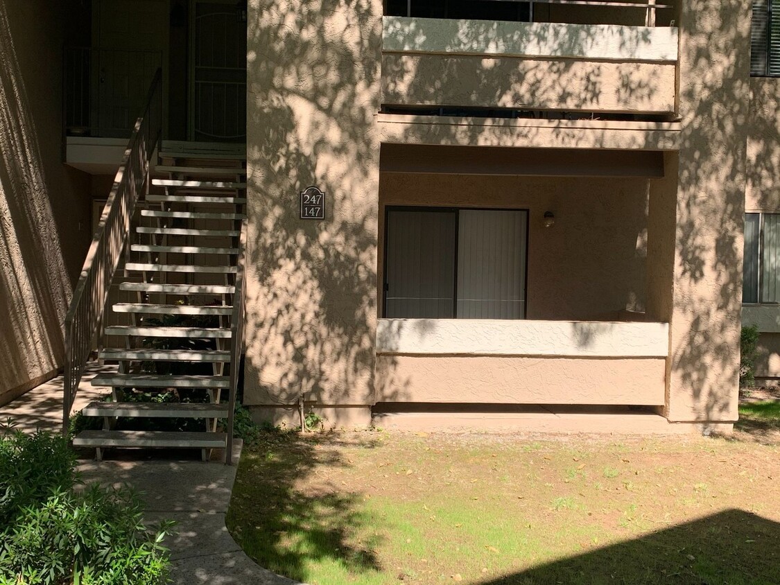 Primary Photo - Lovely one bedroom condo in excellent loca...