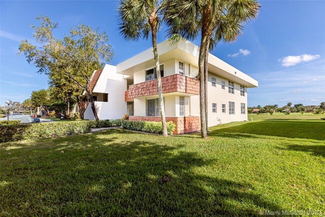 Foto del edificio - 800 Cypress Blvd