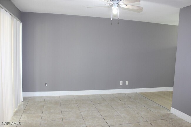 Foto del edificio - 334 Cape Coral Pkwy W