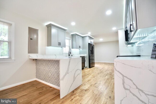 Foto del edificio - 3725 Dalebrook Dr