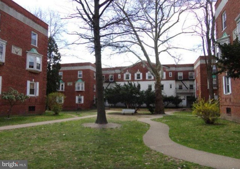 Primary Photo - 455 W State St