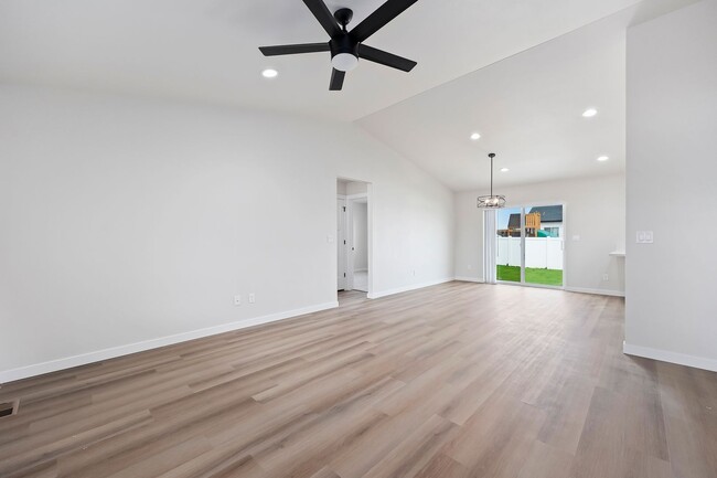 Building Photo - 501 Hope Ave