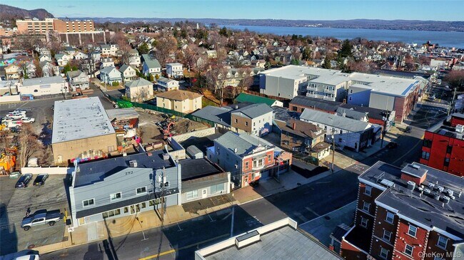 Building Photo - 292 Main St