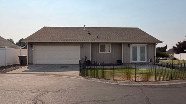 Building Photo - 2421 S Arthur Ct