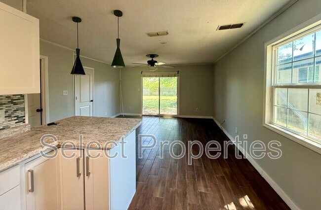 Foto del edificio - 2213 Spence Cir