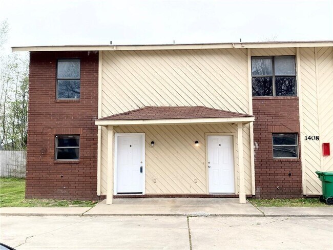 Foto del edificio - 1408 Christy Dr