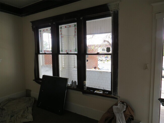 Building Photo - 742 N 300 W