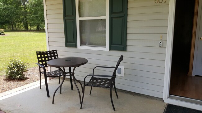 Building Photo - 607 Windcrest Dr