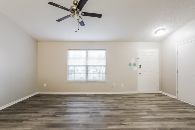 Foto del edificio - 6731 Winchester Crossing Blvd